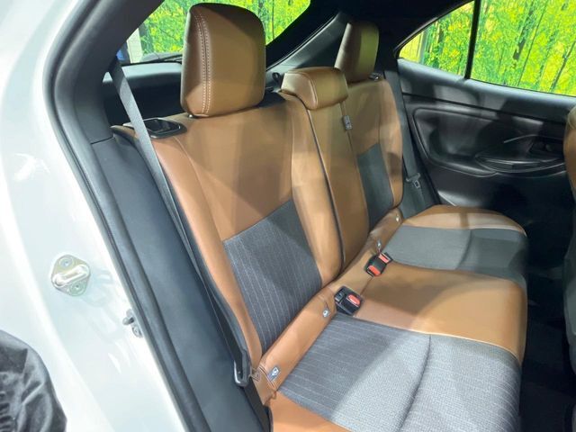 後部座席も気になるようなキズ・汚れやへたり等、大きなダメージはなく、良好な状態です。