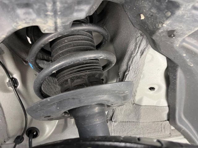 お車を安心してお乗りいただく為には、足回りの定期点検が欠かせません。サービスサポート（有償保証）では無料点検もご提供しており、安心のカーライフをお過ごしいただけるサポート体制が整っています。