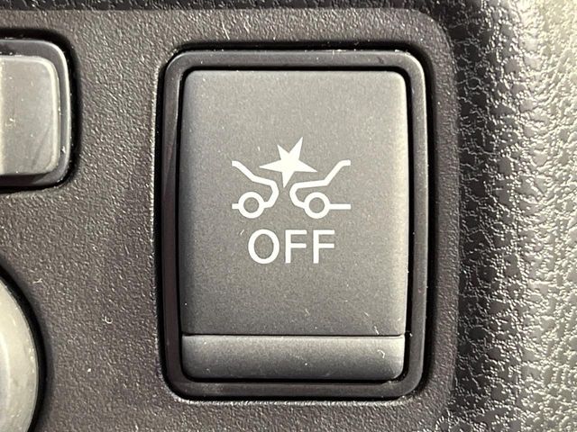 【エマージェンシーブレーキ】走行中に前方の車両等を認識し、衝突しそうな時は警報とブレーキで衝突回避と被害軽減をアシスト。より安全にドライブをお楽しみいただけます。