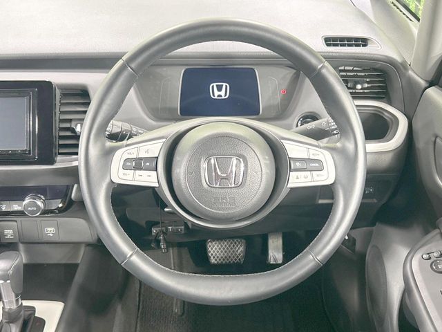 【ステアリングスイッチ】運転中、前方から目線をそらすことなく、オーディオ等の操作が可能な便利機能！安心＆快適なドライブを演出してくれます♪