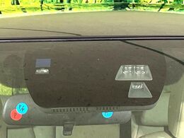 【スマートブレーキサポート】走行中に前方の車両等を認識し、衝突しそうな時は警報とブレーキで衝突回避と被害軽減をアシスト。より安全にドライブをお楽しみいただけます。