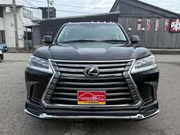 周囲が暗くなると、自動的にライトが点灯する、オートライトが標準装備です！周囲の明るさに応じて自動でヘッドライトが点灯・消灯してくれるので、トンネルの出入りや夕暮れのうっかり消し忘れを防止します。