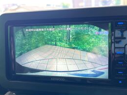【バックカメラ】駐車時に後方がリアルタイム映像で確認できます。大型商業施設や立体駐車場での駐車時や、夜間のバック時に大活躍！運転スキルに関わらず、今や必須となった装備のひとつです！