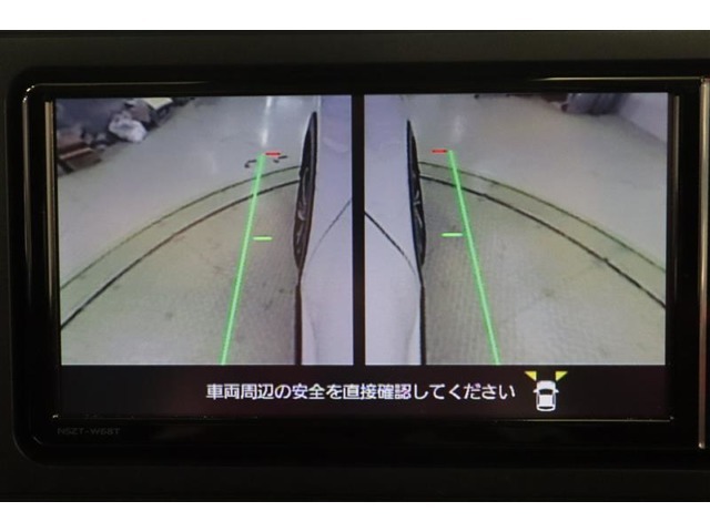 左右側面カラーモニターも装備。駐車枠や隣のクルマなど周囲との位置関係がよくわかり、駐車しやすいですよ。運転席からは目視できない助手席側の側面も見えますので、路肩に幅寄せする際なども安心です。