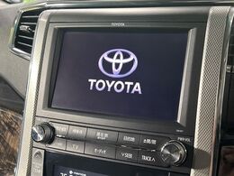 【メーカー純正ナビ】インテリアに溶け込むスタイリッシュな「専用設計」メーカーナビを装備♪視認性や操作性など基本性能にも優れ、より上質なカーライフをお楽しみいただけます。