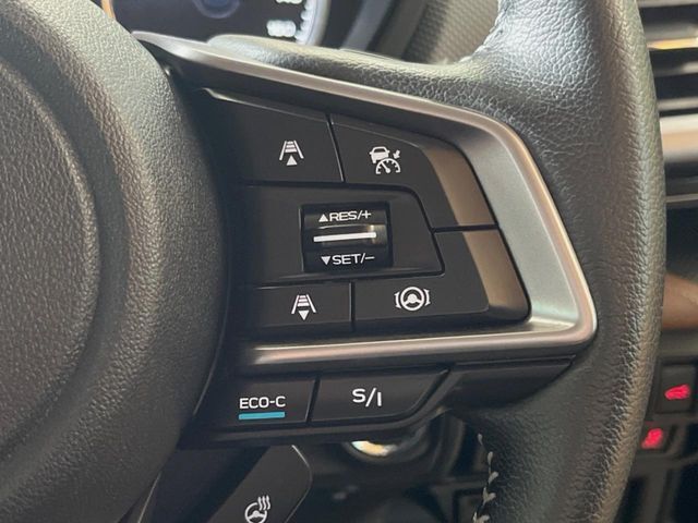 【全車速追従機能付クルーズコントロール】高速道路での長距離走行が楽に！！自動で速度を保つクルーズコントロールが、衝突軽減システムと連携し、前方の車両を感知して車間を保つように速度調節してくれます！！