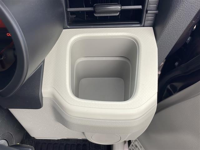 【ドリンクホルダー】長時間のドライブを快適に過ごすために、必須の車内アイテムですね。