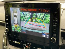 【パノラミックビューモニター】専用のカメラにより、上から見下ろしたような視点で360度クルマの周囲を確認することができます☆死角部分も確認しやすく、狭い場所での切り返しや駐車もスムーズに行えます。