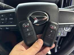 【　スマートキー＆プッシュスタート　】鍵を挿さずにポケットに入れたまま鍵の開閉、エンジンの始動まで行えます。