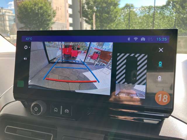 バックカメラの映像はこのように表示されます。