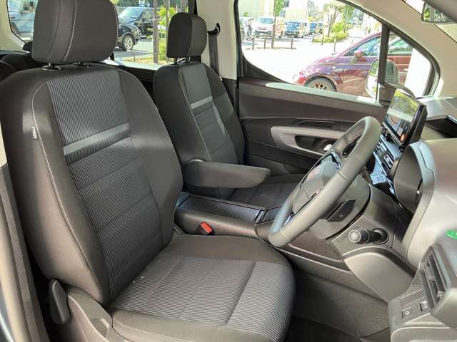 長時間の運転で真価を発揮するドライバーシートです。