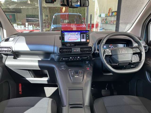 運転者支援機能やUコネクトなど装備の充実ぶりもドブロの魅力です。