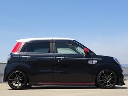 数少ないデザイントップオプション車でルーフがホワイトカーボンデザインフィルム施工車です★ワイドホイールをフルタップ車高調でローダウンしインストール★