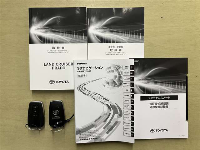 メンテナンスノートと備え付けのカギの画像になります。