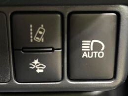 【トヨタセーフティセンス】走行中に前方の車両等を認識し、衝突しそうな時は警報とブレーキで衝突回避と被害軽減をアシスト。より安全にドライブをお楽しみいただけます。