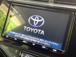 【純正ナビ】人気の純正ナビを装備しております。ナビの使いやすさはもちろん、オーディオ機能も充実！キャンプや旅行はもちろん、通勤や買い物など普段のドライブも楽しくなるはず♪