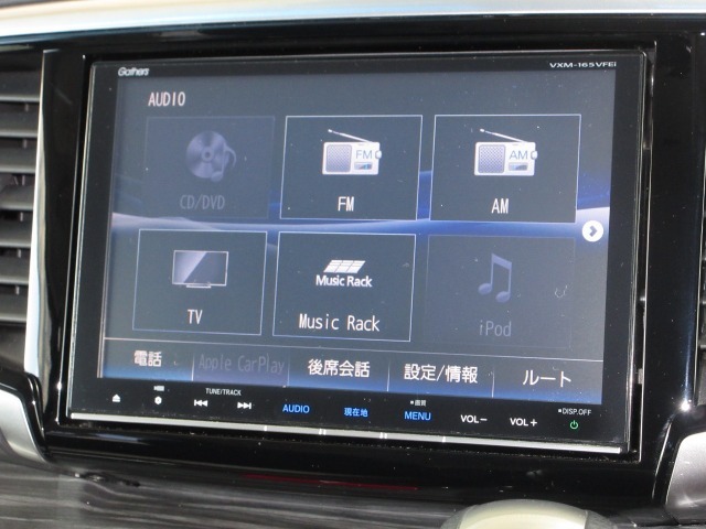 ナビゲーションはギャザズ8インチメモリーナビ（VXM-165VFEi）を装着しております。AM、FM、CD、DVD再生、Bluetooth、音楽録音再生、フルセグTVがご使用いただけます。
