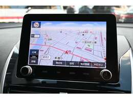 【ナビゲーション】ワイドで明るい液晶画面、簡単な操作方法、多機能ナビゲーション。知らない街でも安心です。