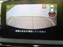 【バックカメラ】駐車時に後方がリアルタイム映像で確認できます。大型商業施設や立体駐車場での駐車時や、夜間のバック時に大活躍！運転スキルに関わらず、今や必須となった装備のひとつです！