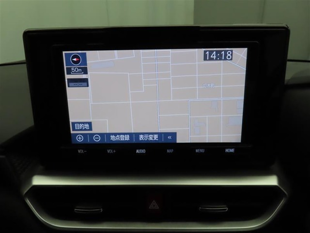 純正SDメモリーナビを装備しています。簡単な操作で行き先を入力することができ、音声で目的地まで案内してくれます。初めて訪れる場所も安心です。快適なドライブを楽しんでみてはいかがでしょうか。