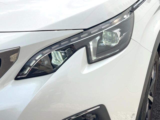 ●LEDヘッドライト：夜間走行時も良好な視界を確保し安心して運転できる高輝度LEDヘッドライトを装備！点灯速度が早く、消費電力も抑えられています。