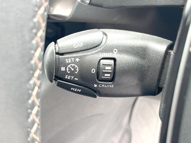 ●アクティブクルーズコントロール：前の車との車間距離を一定にとりつつ、一定速度で自動走行してくれる次世代のクルーズコントロール！主に高速道路や自動車専用道路で使用する便利な機能です！