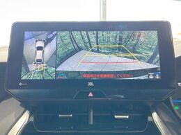 【パノラミックビューモニター】専用のカメラにより、上から見下ろしたような視点で360度クルマの周囲を確認することができます☆死角部分も確認しやすく、狭い場所での切り返しや駐車もスムーズに行えます。