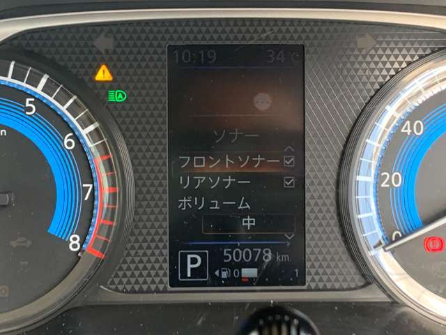 車の四隅に【コーナーセンサー】が付いていますので、障害物が近づくとセンサーが教えてくれます