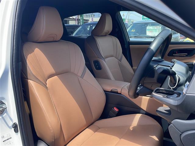 運転席の画像です。店舗にて現車の確認もいただけますので、お電話で在庫のご確認の上是非ご来店くださいませ！！！