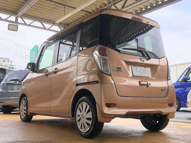 CVT車です。エンジン回転数と車速の関係を自由に設定できることから、エンジン出力を非常に効率よく活用でき、従来のATやMTにあった変速ショックを皆無にでき燃費面でも大きなメリットです！