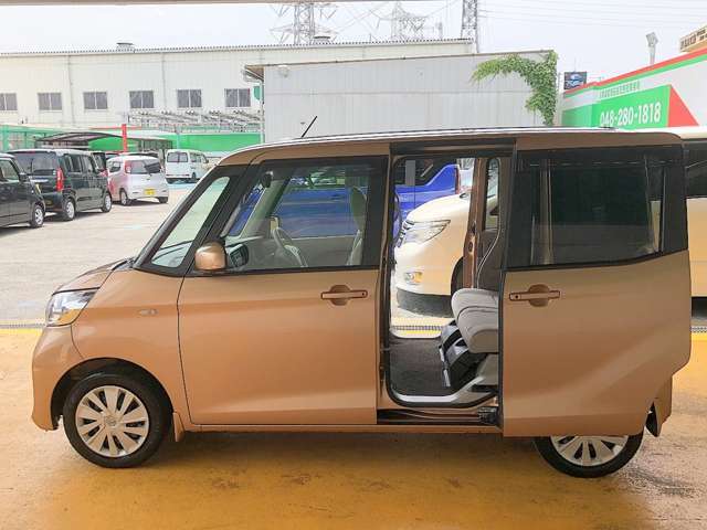 オートスライドドア付きで便利！傾斜に駐車した場合でも、スライドドアの開閉に苦労しません！後から装着困難な装備です！