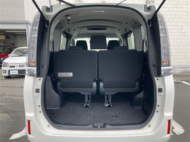 【ラゲッジスペース】リアシートを倒せばこの大容量！！ダンボールなどの大きい荷物も釣り具などの長尺物まで様々載せられそうです！！