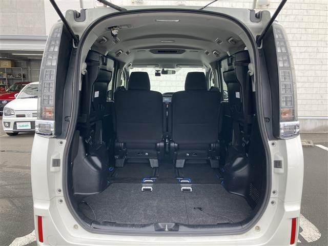 【ラゲッジスペース】リアシートを倒せばこの大容量！！ダンボールなどの大きい荷物も釣り具などの長尺物まで様々載せられそうです！！