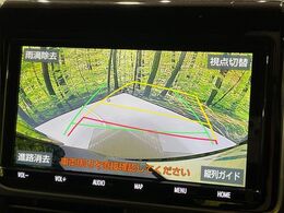 【バックカメラ】駐車時に後方がリアルタイム映像で確認できます。大型商業施設や立体駐車場での駐車時や、夜間のバック時に大活躍！運転スキルに関わらず、今や必須となった装備のひとつです！
