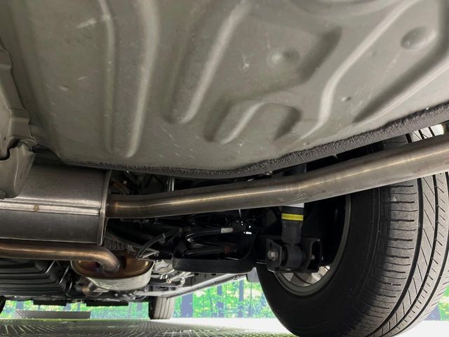 お車を安心してお乗りいただく為には、足回りの定期点検が欠かせません。サービスサポート（有償保証）では無料点検もご提供しており、安心のカーライフをお過ごしいただけるサポート体制が整っています。