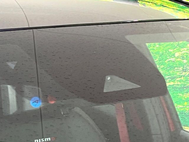【インテリジェントエマージェンシーブレーキ】フロントカメラで前方の車両や歩行者を検知。衝突しそうな時は衝突被害軽減ブレーキが作動、衝突回避をサポート。より安全にドライブをお楽しみいただけます。
