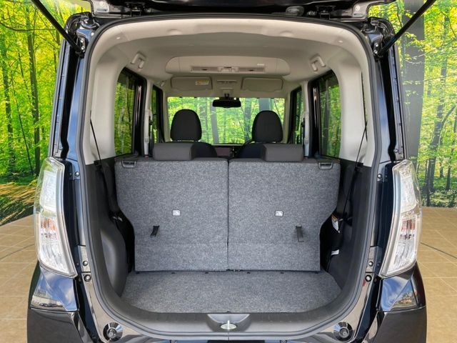 積み下ろしのしやすいデッキにはたっぷりと荷物を積み込んでいただけます。遊びから仕事まで、様々なシーンで頼れます♪