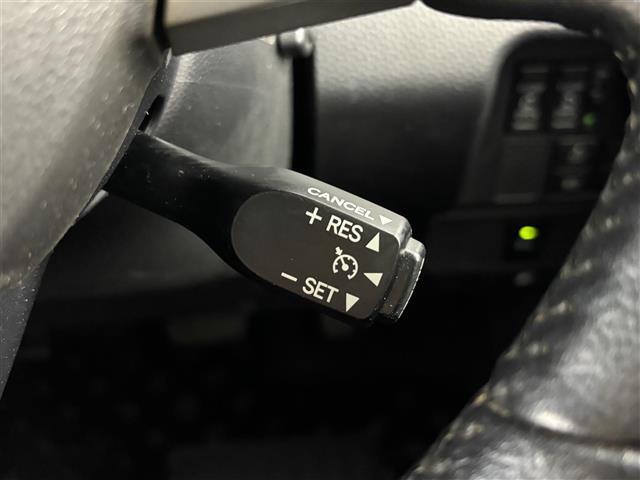 【クルーズコントロール】高速道路や自動車専用道路を走行中にドライバーが設定した速度で、アクセルペダルを踏まなくても、一定の車速で走行してくれます！