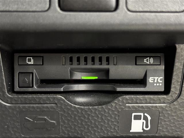 ◆【ETC】有料道路を利用する際に料金所で停止することなく通過できる、ETC車載器（ノンストップ自動料金収受システム機器）が装備されています。セットアップを行うことで利用可能になります。