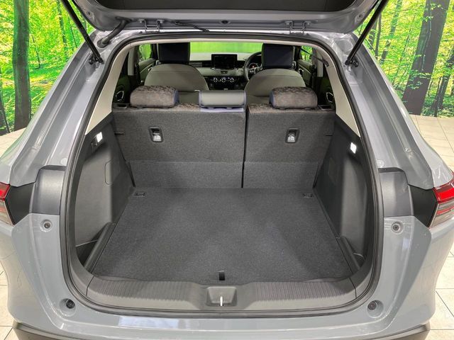 普段のお買い物や通勤、送迎等に十分な荷室スペースを確保しております。セカンドシートを倒すと、大きな荷物の積載も可能です♪