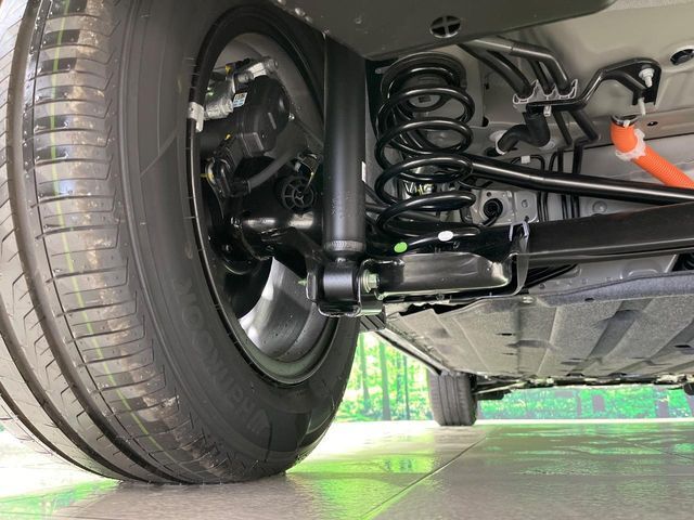 お車を安心してお乗りいただく為には、足回りの定期点検が欠かせません。サービスサポート（有償保証）では無料点検もご提供しており、安心のカーライフをお過ごしいただけるサポート体制が整っています。
