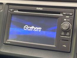 【純正ナビ】人気の純正ナビを装備しております。ナビの使いやすさはもちろん、オーディオ機能も充実！キャンプや旅行はもちろん、通勤や買い物など普段のドライブも楽しくなるはず♪