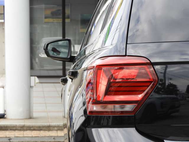 【フォルクスワーゲン認定中古車】　メーカー指定の厳しい選定基準をクリアしたお車を、時間をかけ丁寧に仕上げてお届け致します。全国対応の認定中古車保証が付帯されますので、県外の方も安心です。