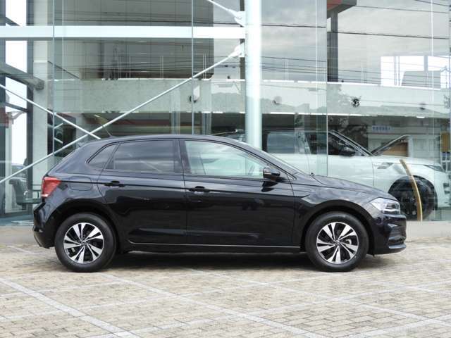 【主要装備】■LEDヘッドライト■前後パーキングセンサー■パークアシスト■ブラインドスポットアシスト■レーンキープアシスト■アダプティブクルーズコントロール■アップルカープレイ■アンドロイドオートほか