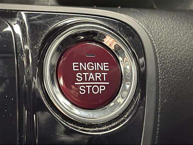 【スマートキー＆プッシュスタート】☆鍵を挿さずにポケットに入れたまま鍵の開閉、エンジンの始動まで行えます。
