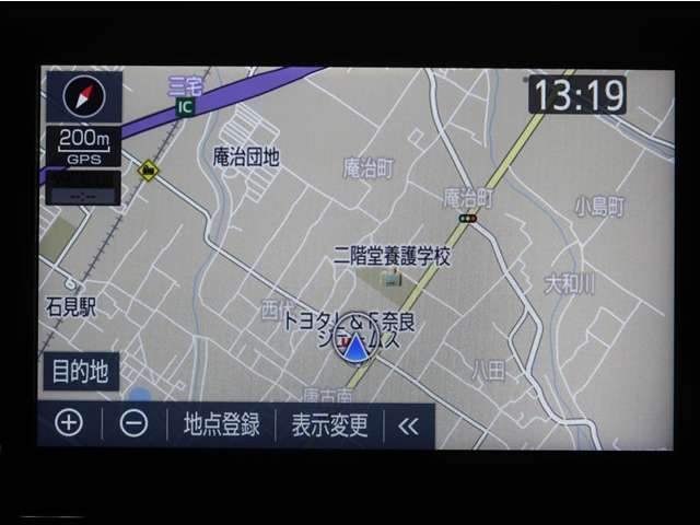 ナビゲーションを装備。タッチパネル式で使いやすく、お出かけもラクラクです。