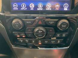 【運転席操作部】『運転席周辺の装備』の画像になります。快適なドライブを楽しむための機能が装備されています！運転席から触れるので使いやすいです！