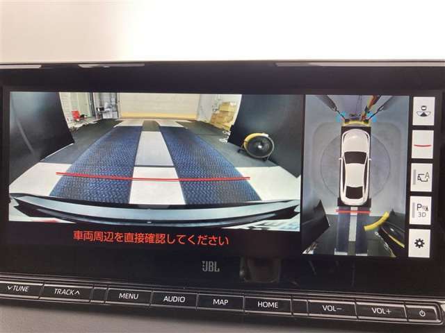 バックカメラの他に上から見下ろしたような画像が見れるアラウンド（全方位）モニター。前後左右を把握できる、すごい機能が装備されています！