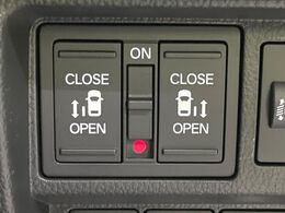 【両側パワースライドドア】スマートキーや運転席のスイッチで後席両側スライドドアの開閉が可能♪電動だから力を入れてドアを開ける必要が無く、小さなお子様でも簡単に開け閉めでき快適です♪