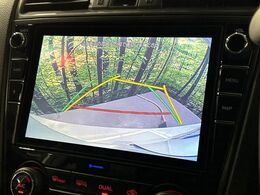 【バックカメラ】駐車時に後方がリアルタイム映像で確認できます。大型商業施設や立体駐車場での駐車時や、夜間のバック時に大活躍！運転スキルに関わらず、今や必須となった装備のひとつです！